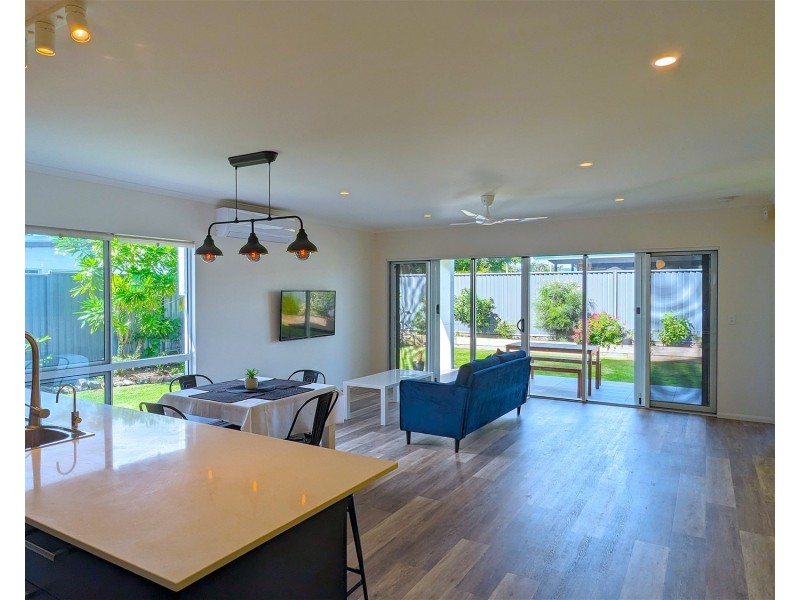 33 Wattle Street, Yorkeys Knob QLD 4878