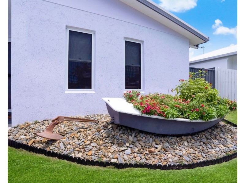 33 Wattle Street, Yorkeys Knob QLD 4878