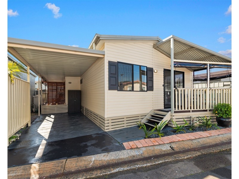 1 Sunshine Wattle Road, Green Point NSW 2251