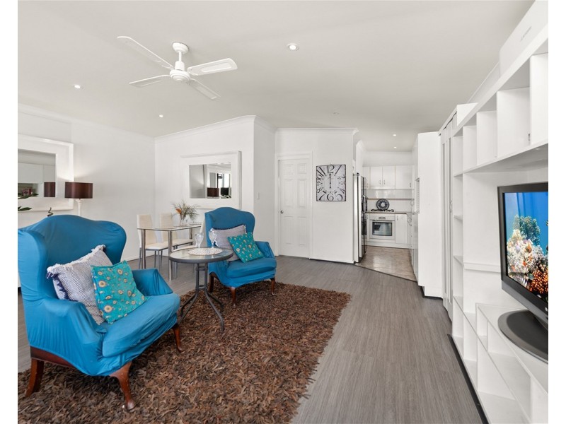 1 Sunshine Wattle Road, Green Point NSW 2251