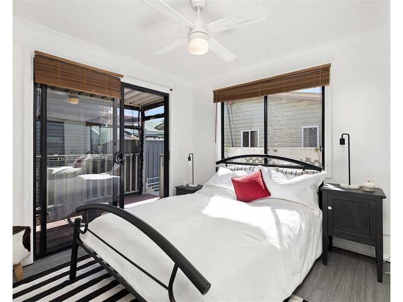 1 Sunshine Wattle Road, Green Point NSW 2251