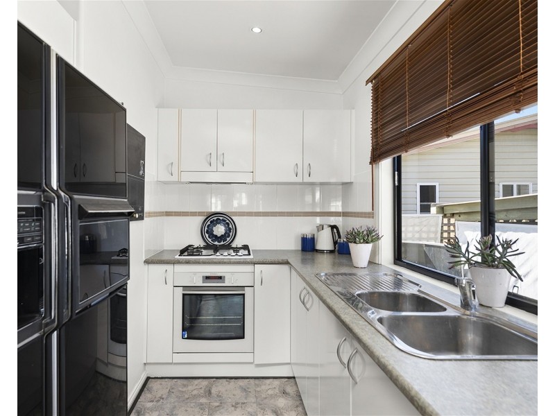 1 Sunshine Wattle Road, Green Point NSW 2251