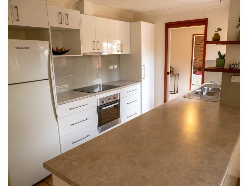 4 Lydon Crescent, West Nowra NSW 2541