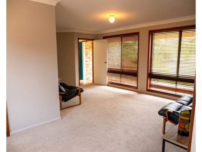 4 Lydon Crescent, West Nowra NSW 2541