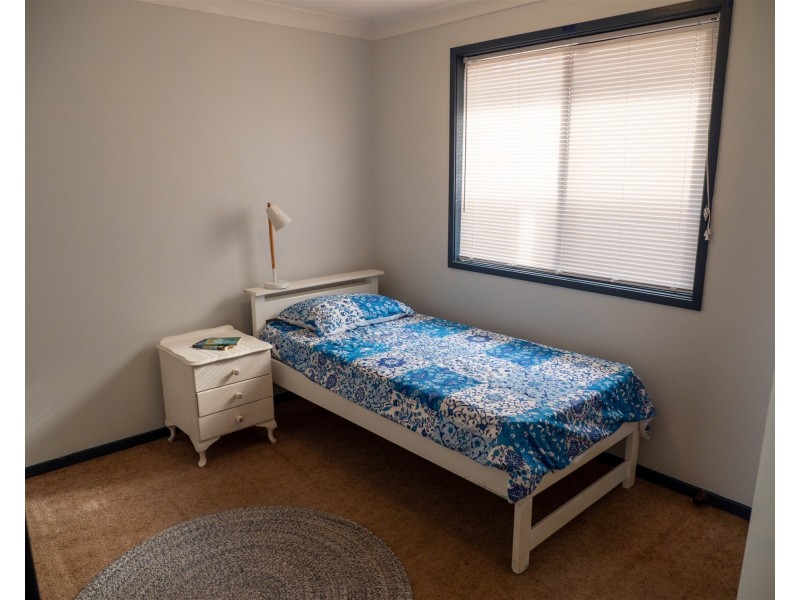 4 Lydon Crescent, West Nowra NSW 2541