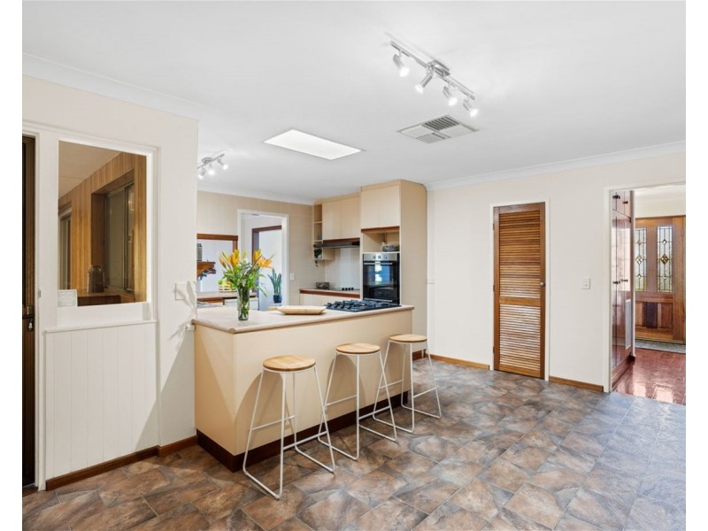 8 Darwendale Street, Huntfield Heights SA 5163