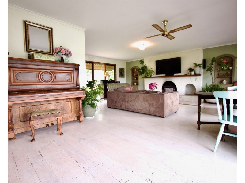 203 Ainsworth Avenue, Chum Creek VIC 3777