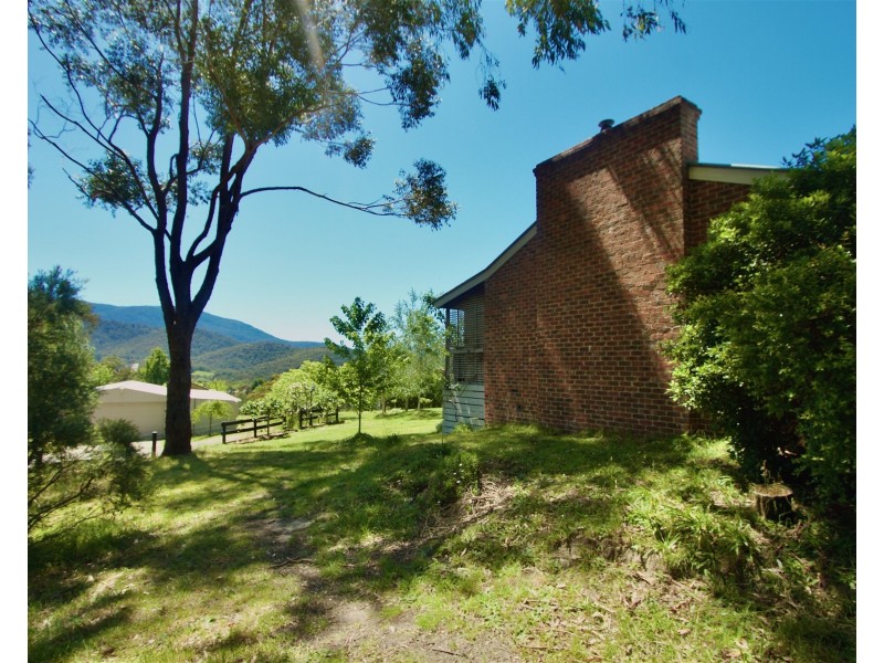 203 Ainsworth Avenue, Chum Creek VIC 3777