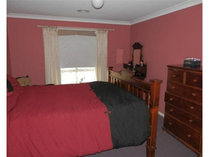 11 Park View Ave, Portland NSW 2847