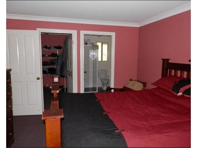 11 Park View Ave, Portland NSW 2847