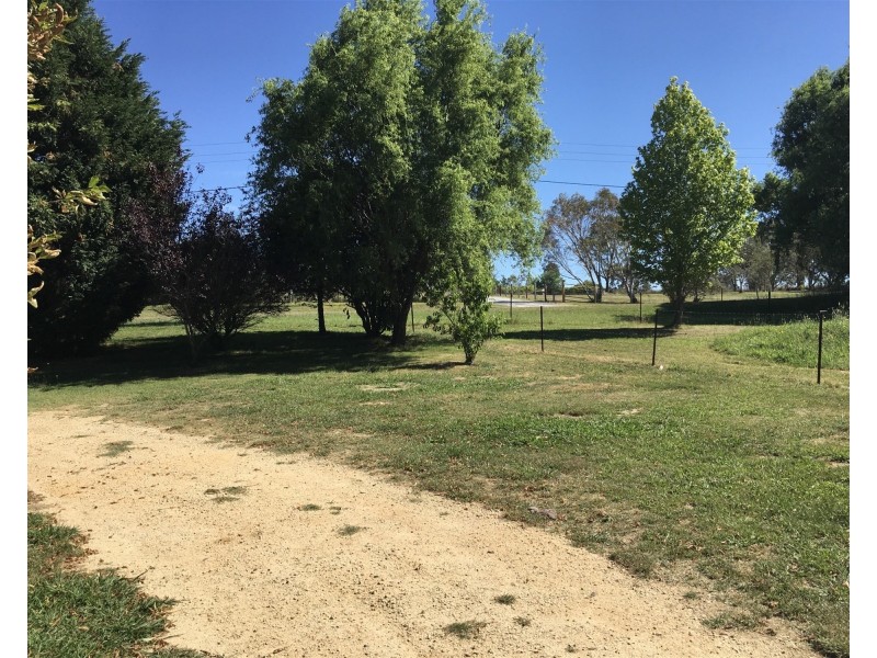 11 Park View Ave, Portland NSW 2847