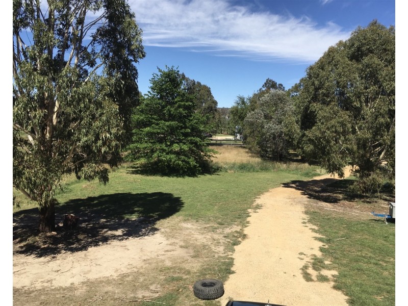 11 Park View Ave, Portland NSW 2847