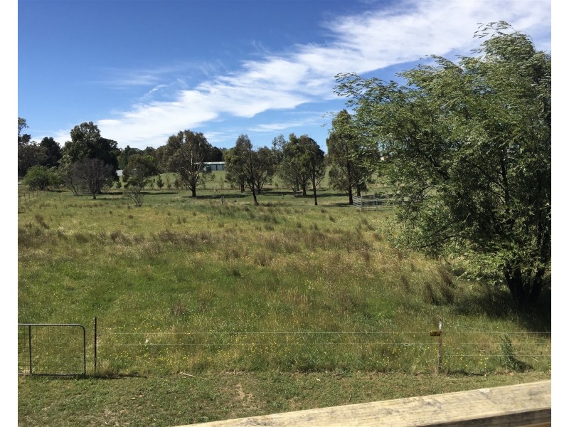 11 Park View Ave, Portland NSW 2847