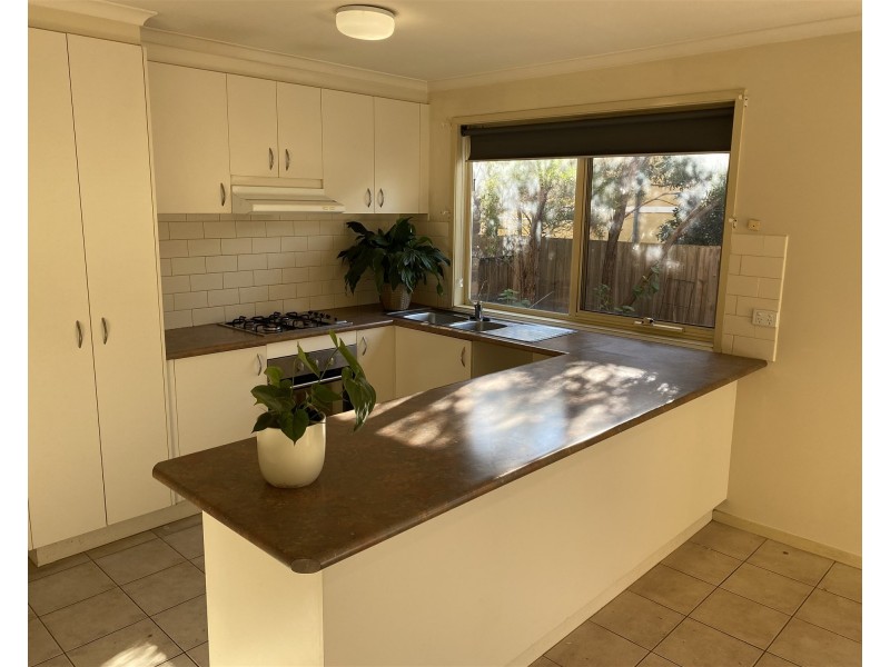 12 Cuffe walk, Kensington VIC 3031