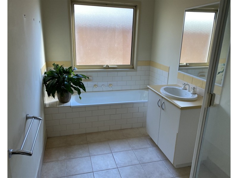 12 Cuffe walk, Kensington VIC 3031
