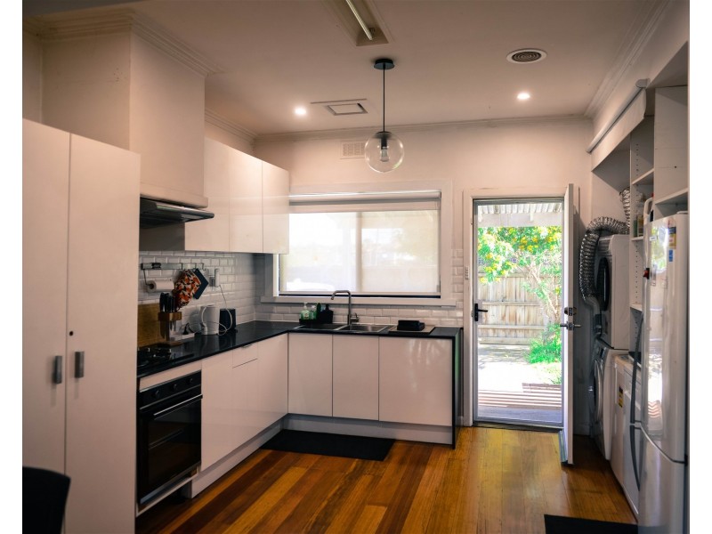 571 Pascoe Vale Rd, Oak Park VIC 3046