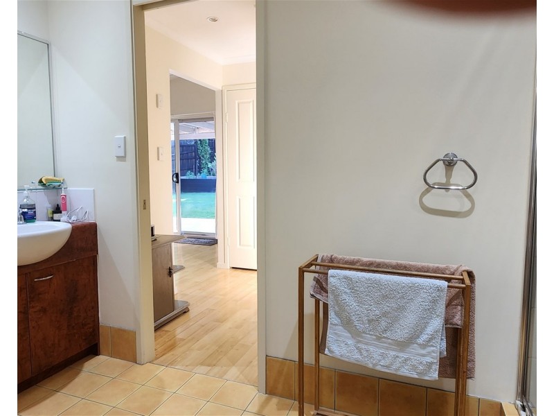 9 Greenhaven Close, Burnside QLD 4560