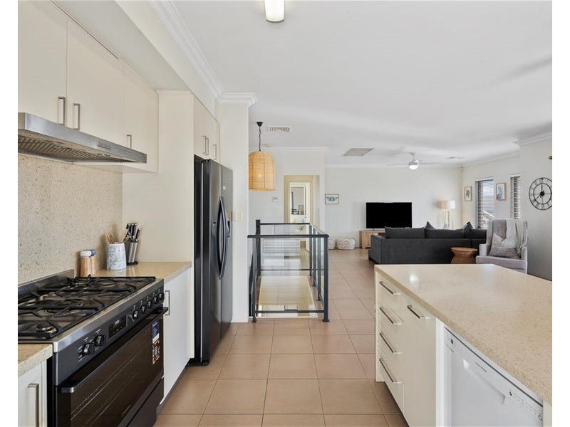 28 Endeavour Circle, Wannanup WA 6210