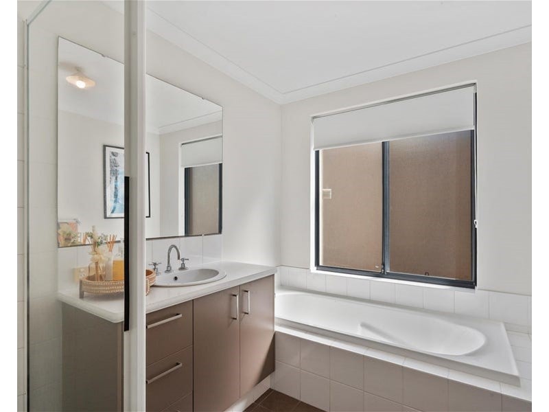 28 Endeavour Circle, Wannanup WA 6210