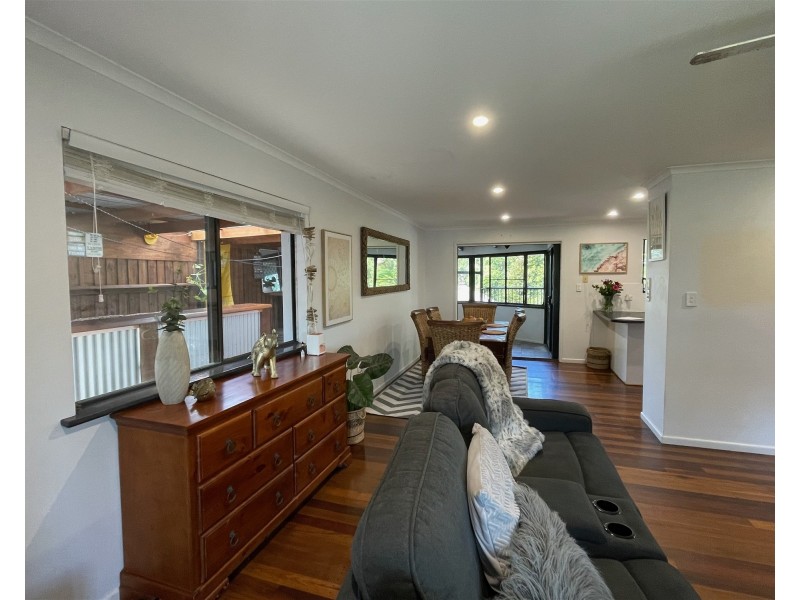 4 Pease Blossom Street, Coes Creek QLD 4560