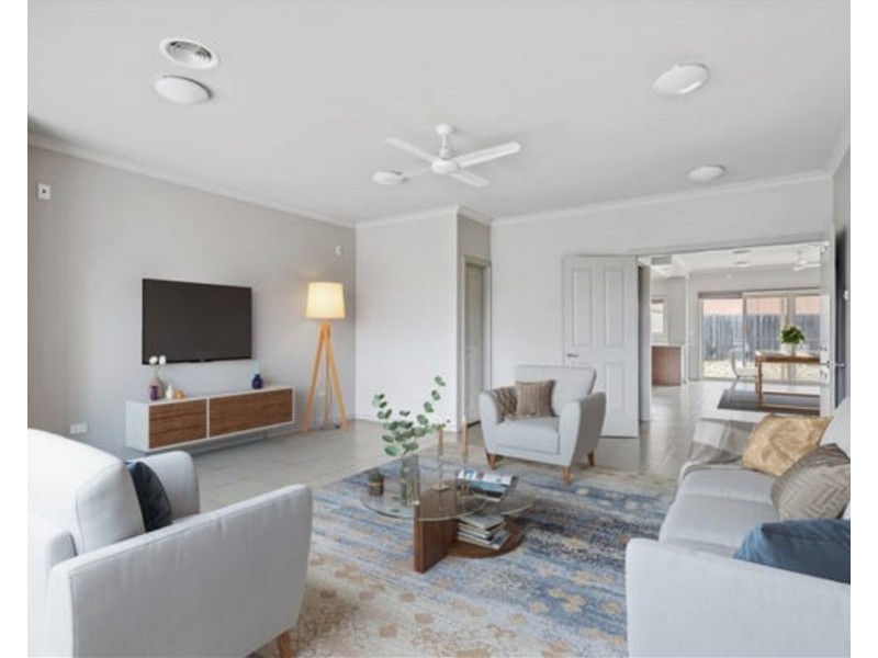 15 ERSKINE WAY, Sydenham VIC 3037