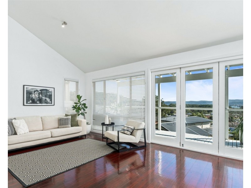 16 Irwin Place, Green Point NSW 2251