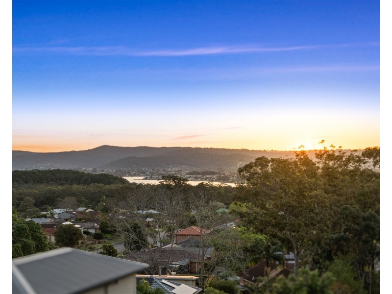 16 Irwin Place, Green Point NSW 2251