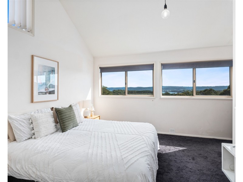 16 Irwin Place, Green Point NSW 2251