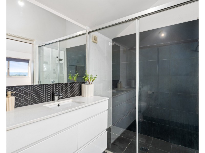 16 Irwin Place, Green Point NSW 2251