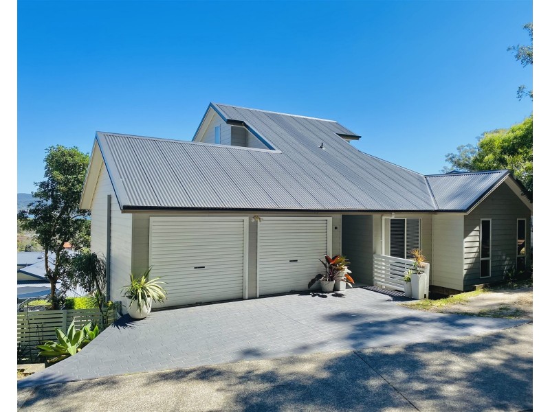 16 Irwin Place, Green Point NSW 2251