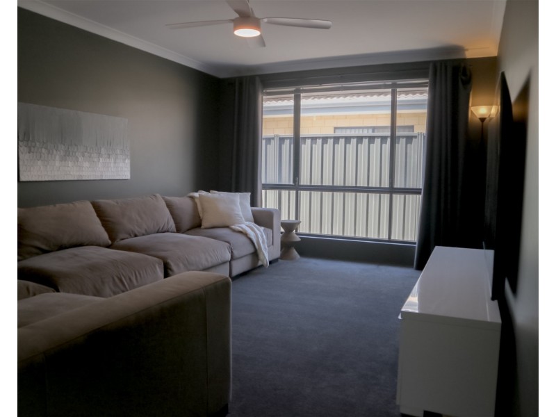 28 Currawong Way, Erskine WA 6210