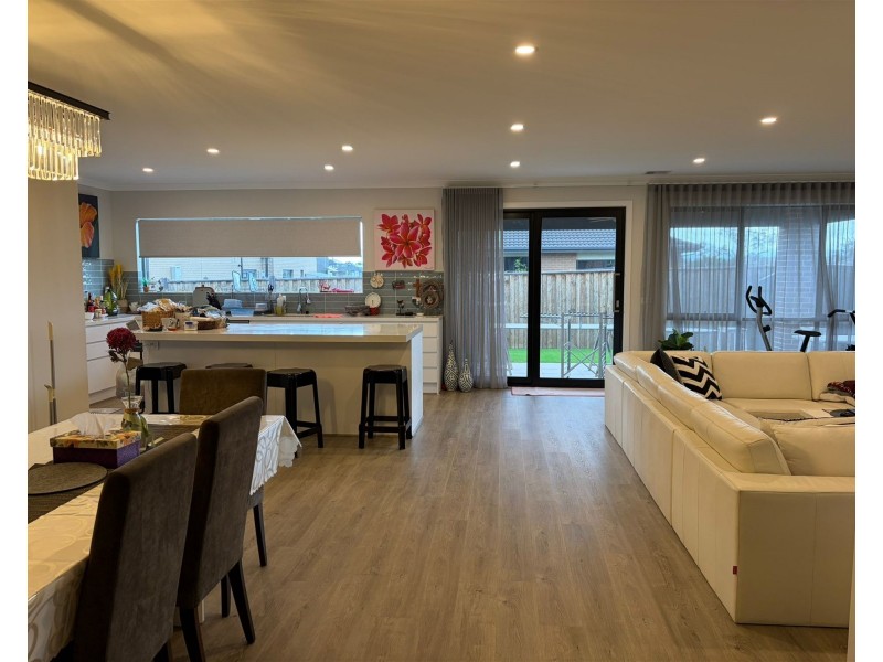 6  Bridgefield Parkway, Rockbank VIC 3335