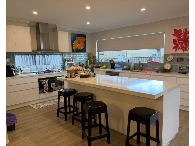 6  Bridgefield Parkway, Rockbank VIC 3335