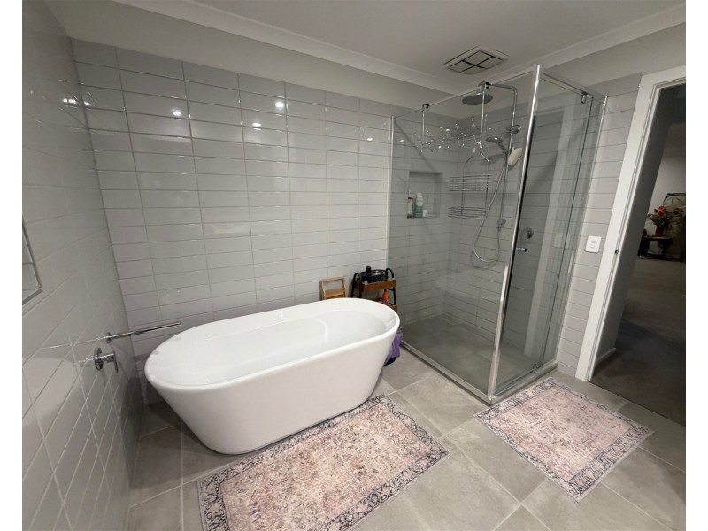 6  Bridgefield Parkway, Rockbank VIC 3335