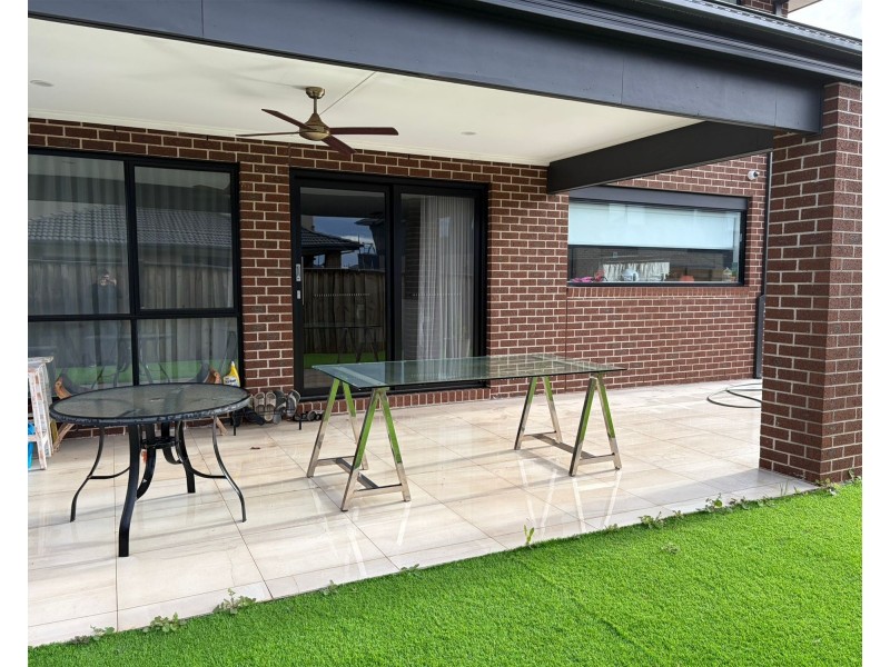 6  Bridgefield Parkway, Rockbank VIC 3335