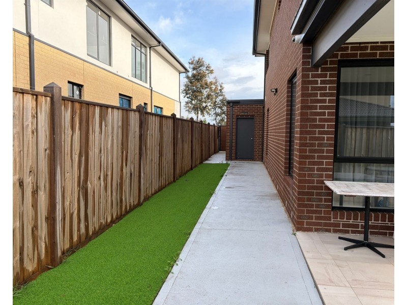 6  Bridgefield Parkway, Rockbank VIC 3335