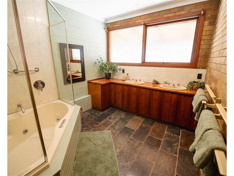 223 Baileys Rd, Wangaratta South VIC 3678