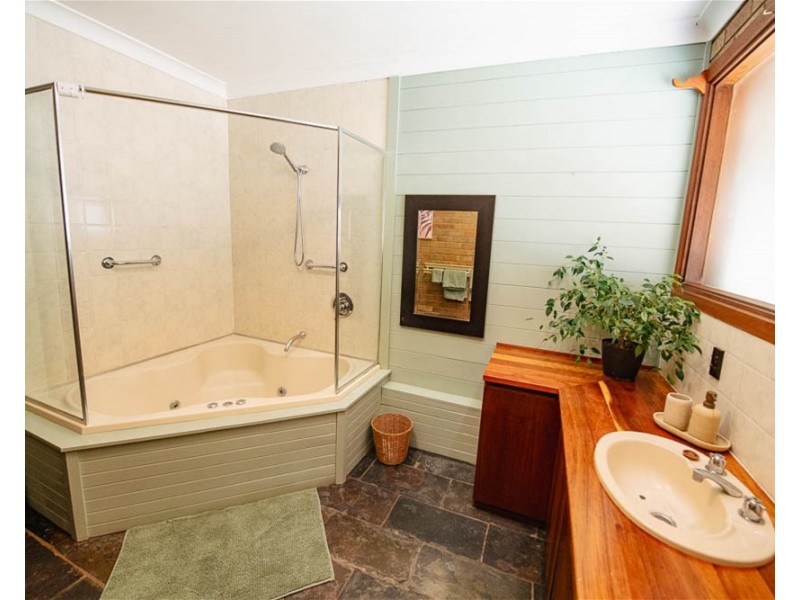 223 Baileys Rd, Wangaratta South VIC 3678