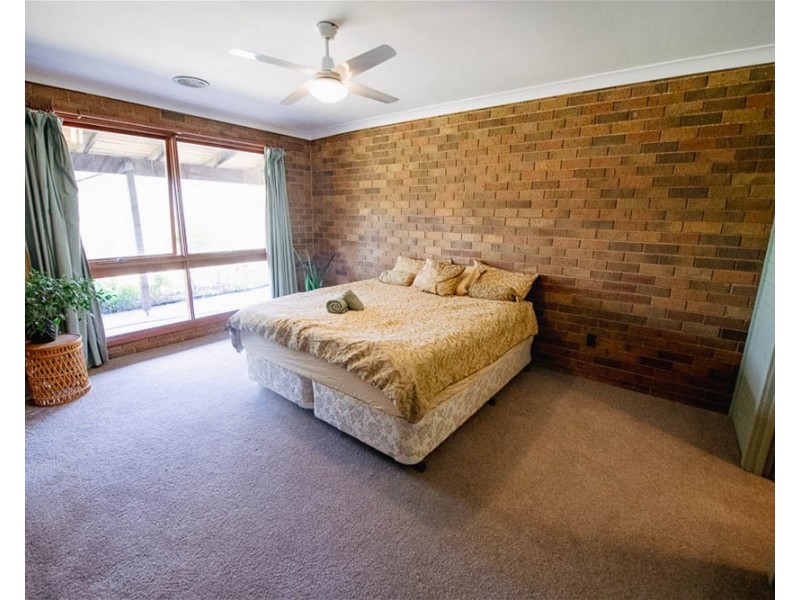 223 Baileys Rd, Wangaratta South VIC 3678