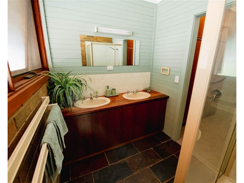 223 Baileys Rd, Wangaratta South VIC 3678