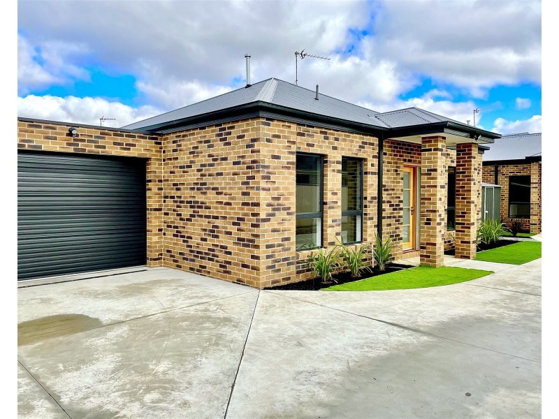2/106A Beverin Street, Sebastopol VIC 3356