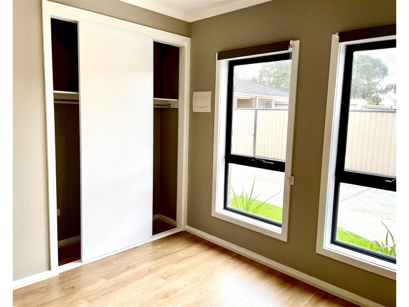 2/106A Beverin Street, Sebastopol VIC 3356