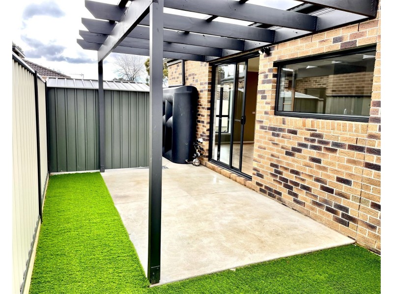 2/106A Beverin Street, Sebastopol VIC 3356
