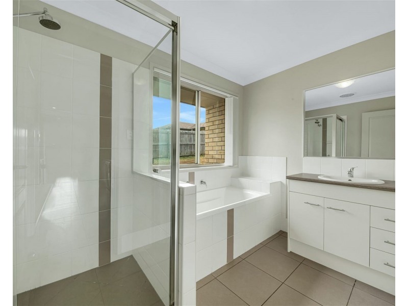 15 Abbey Place, Calliope QLD 4680