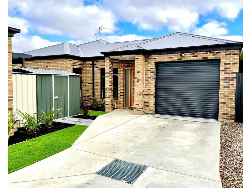 3/106A Beverin Street, Sebastopol VIC 3356