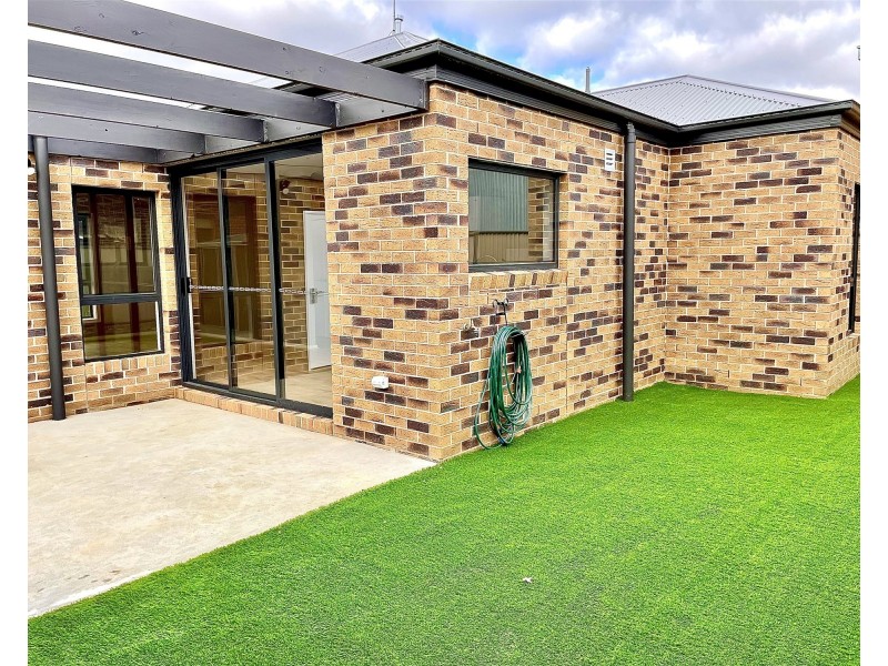 3/106A Beverin Street, Sebastopol VIC 3356