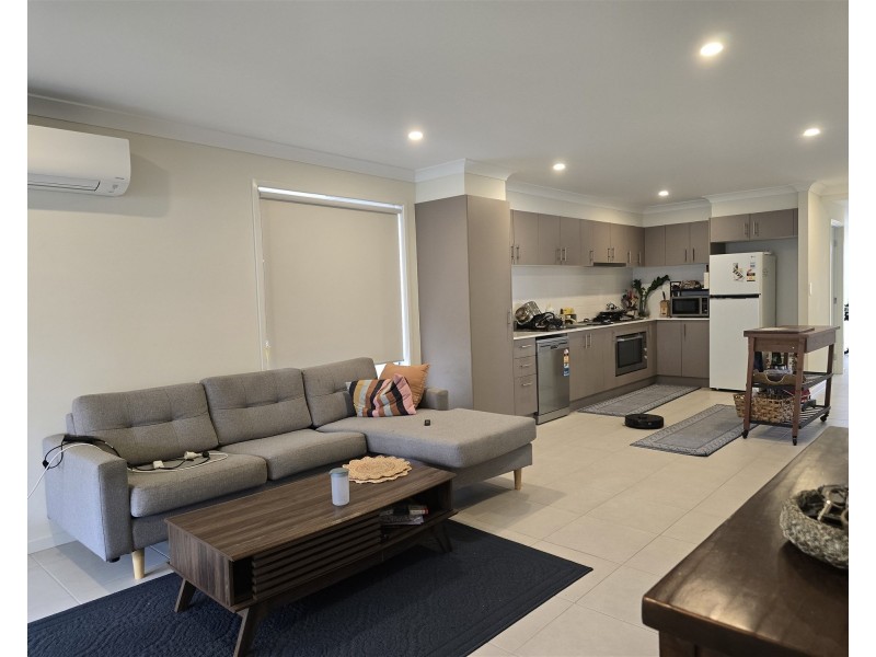 77  Capilano Way, Spring Mountain QLD 4124