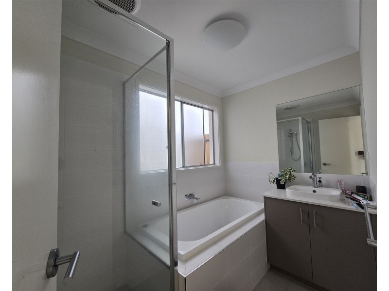 77  Capilano Way, Spring Mountain QLD 4124