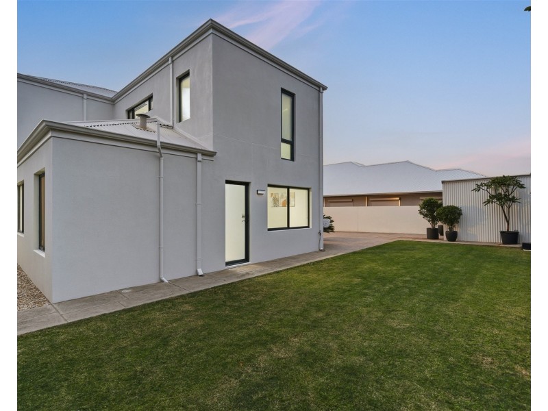 28 Endeavour Circle, Wannanup WA 6210