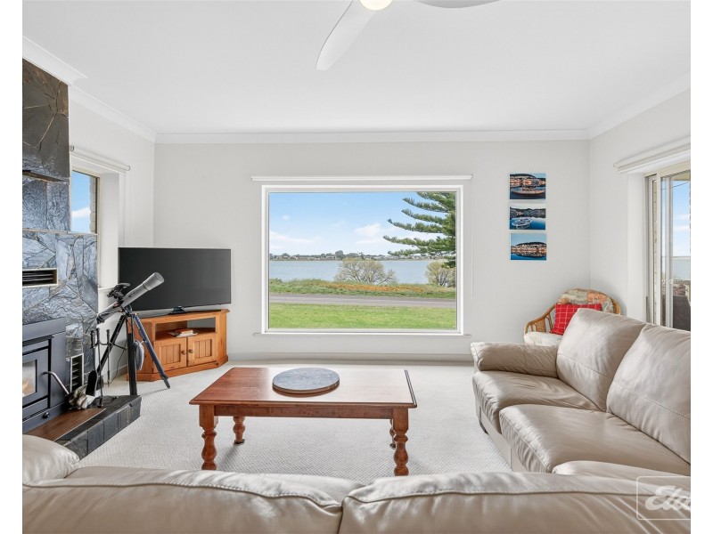 17 Captain Sturt Parade, Hindmarsh Island SA 5214